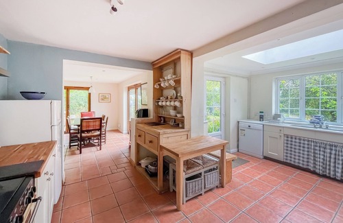 Coleman's Hatch Apartment | 3 bedroom accommodation in Haywards Heath