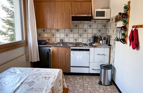 St. Niklaus Condo | 3 bedroom apartment with fantastic mountain views for 1-6 people