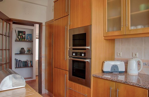 Olhos D'Agua Apartment | 3 Bedroom Apartment in Olhos de Agua, Sea View, 5 Minutes Walk from Maria Luísa