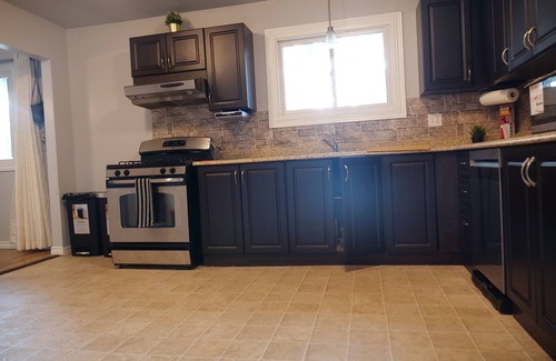 Amherstview Apartment | 3-bedroom apartment in Kingston