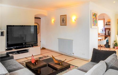 Autun Apartment | 3 Bedroom Awesome Apartment In Autun