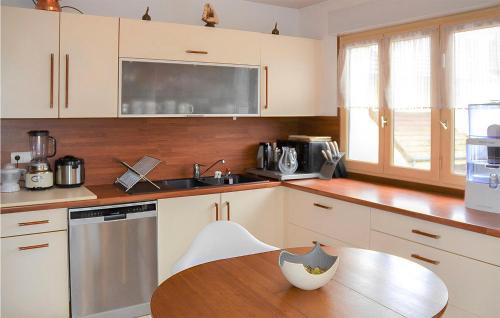 Autun Apartment | 3 Bedroom Awesome Apartment In Autun