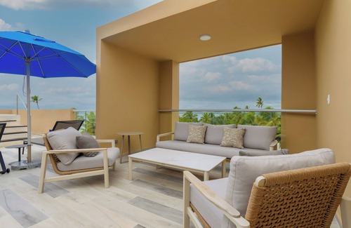 San Pedro de Macoris Condo | 3-bedroom, beachfront, duplex penthouse, jacuzzi