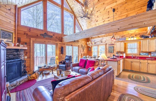 Maggie Valley Cabin | 3 Bedroom, Beautiful Mountain Views, Wireless Internet, Located behind MVCC
