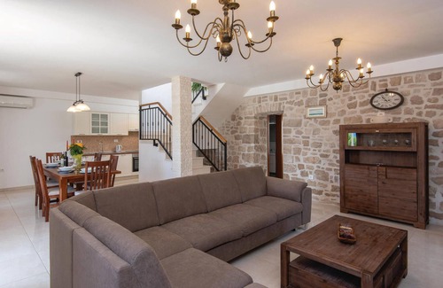 Loviste House | 3 bedroom beautiful home in Loviste