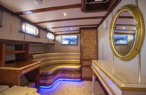 Fethiye City Center Boat Rental | 3-bedroom boat in charming Muğla with WiFi, AC