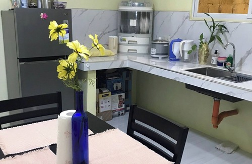 Castillejos House | 3-bedroom bungalow in amazing Castillejos with WiFi, AC, netflix in my 40inc tv