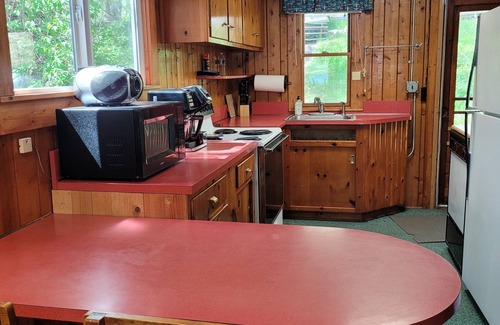 Cloverdale Cottage | 3 Bedroom Cottage on Long Lake