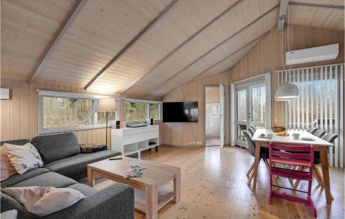 Hojslev House | 3 Bedroom Cozy Home In Højslev