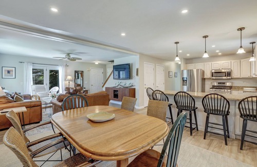 Lagoon Heights House | 3-bedroom house in charming Oak Bluffs with WiFi, AC. Start your vacation