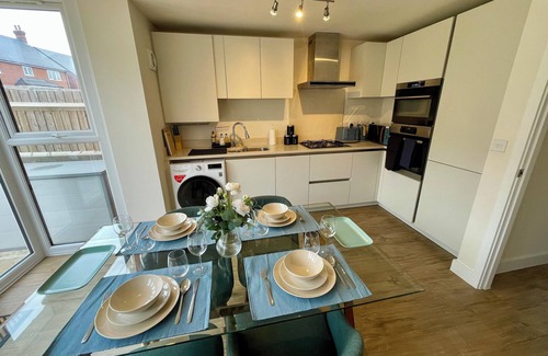 Market Harborough House | 3-Bedroom Luxury Stay With FREE Parking