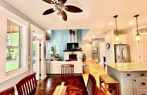 Swansea Point House | 3 Bedroom Sleeps 6, Hot Tub, Exec home, Workspace incl. desk,