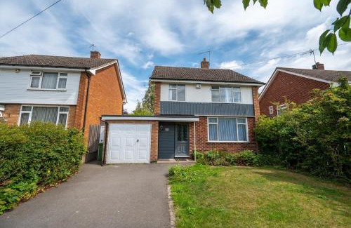 Shirley House | 3 BR Family & Contractors Near NEC & Bhm Airport Parking 3