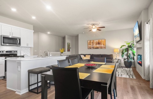 Tiffin House | 3 BR Home with king suite. Centrally located!