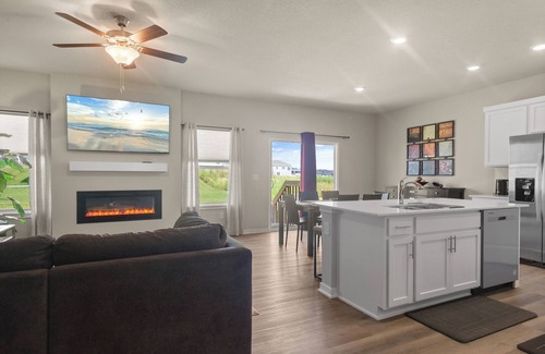 Tiffin House | 3 BR Home with king suite. Centrally located!