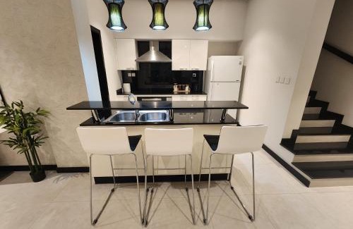 Manama Apartment | 3-BR Sea View Duplex on Island