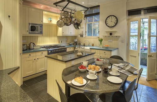 New Town Apartment | 3 Gayfield Square, The Merchant's House in Historic Central Edinburgh