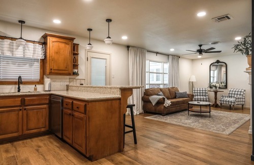 Lubbock House | 3 Kings and the Twins 4 Bedroom Remodeled 5 Minutes to Tech