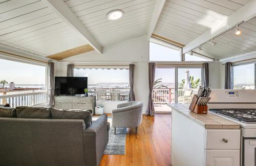 Middletown Apartment | 3 Mi to Balboa Park Water-View Condo with Balcony