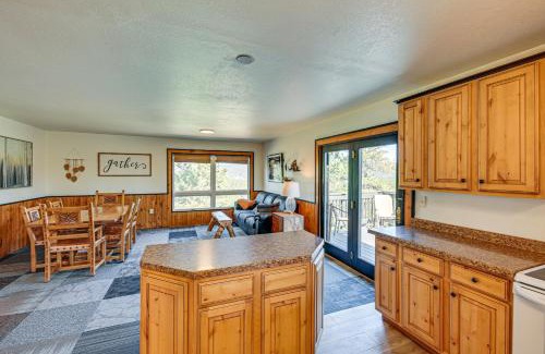 Hot Springs House | 3 Mi to Dtwn Mtn-View Retreat in Hot Springs!