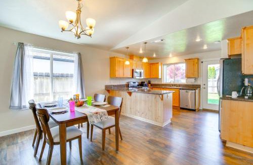 Grants Pass House | 3 Mi to Riverside Park Grants Pass Getaway!