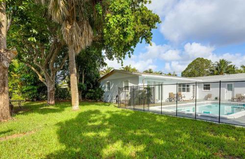 Lake Park House | 3 Mi to Riviera Beach! Group-Friendly Home with Yard