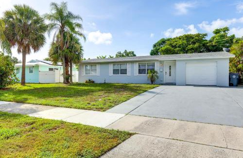 Lake Park House | 3 Mi to Riviera Beach! Group-Friendly Home with Yard