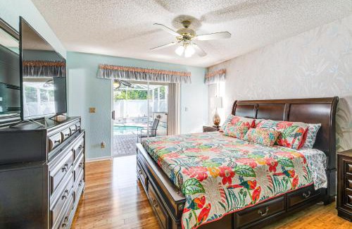 Spring Hill House | 3 Mi to Weeki Wachee Springs SP Poolside Oasis!