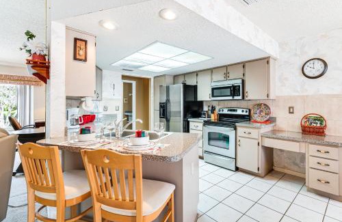 Spring Hill House | 3 Mi to Weeki Wachee Springs SP Poolside Oasis!