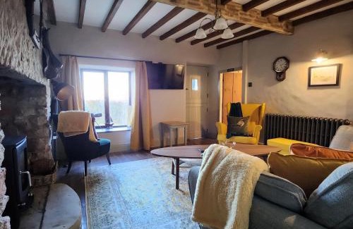 Axton House | 3 Penllan Cottages