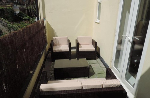 Eastbourne City Centre Apartment | 3 Queens Gardens Sea View Apartment