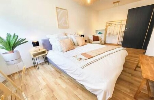 Unterhaunstadt Apartment | 3 room design apartment - balcony-close to highway