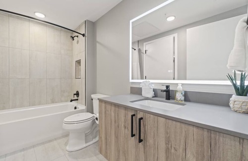 Navy Yard Hotel | 3 Units | Urban DC Stay w/Kitchen | Rooftop Terrace | Near Stadium & Museums