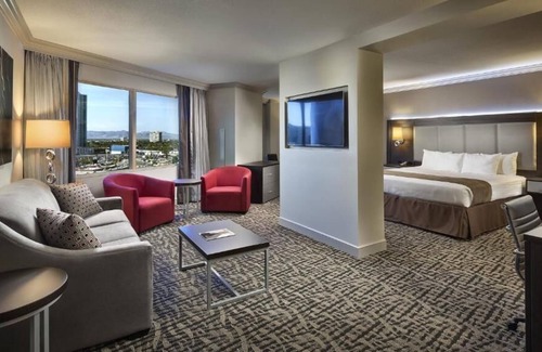 Gateway District House | 3 x Boulevard Suite at The STRAT Hotel, Casino & SkyPod