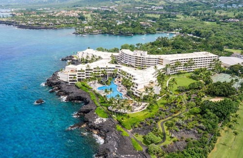 Keauhou House | 3 x Club Partial Ocean View 2 Double Beds at Outrigger Kona Resort and Spa