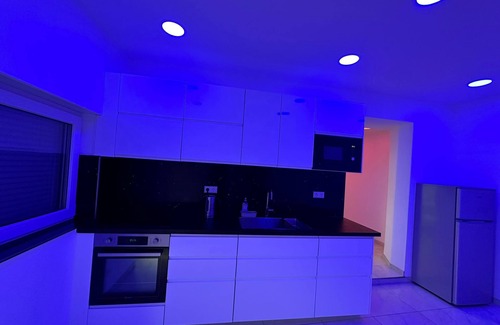 Busenbach Apartment | 3-ZKB 75" SAT-TV Kitchen Parking space for 6 guests