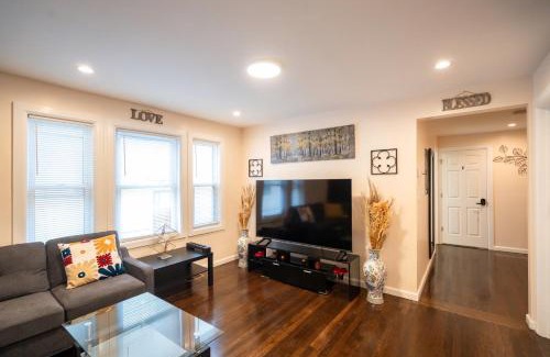 Meeting House Hill Apartment | 30-1 - 4BR Boston - Cozy Apt near Geneva Cliffs