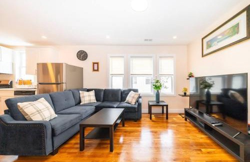 Meeting House Hill Apartment | 30-3 - 3BR Boston - Cozy Apt near Franklin Park Zoo