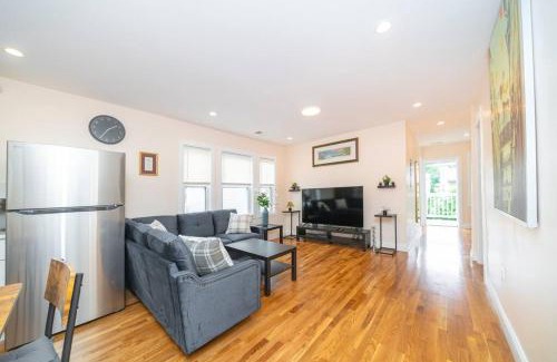 Meeting House Hill Apartment | 30-3 - 3BR Boston - Cozy Apt near Franklin Park Zoo