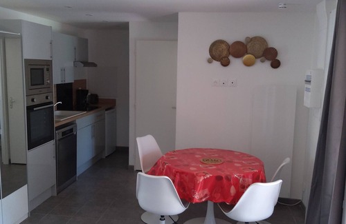 Quartier Saint-Clement - Jardin des Plantes Apartment | 30 m2 furnished apartment near shops and metro