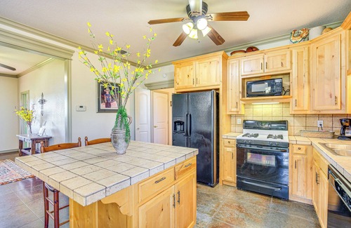 Nemo House | 30 Mi to Fort Worth: Rural Retreat w/Patio!