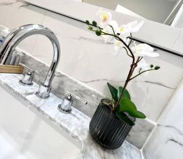 Logan Square Apartment | 308 Cozy and warm King Bed APT in center city