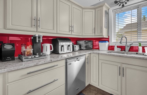 Calgary House | 33 Executive Home, A/C, Garage, By Airport.