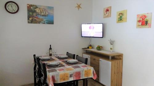 Ribarica Apartment | 35 meters from sea Apartment Keser and House