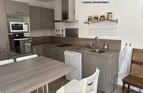 Sollies-Ville House | 350 m² house with 10 beds and beautiful sea view