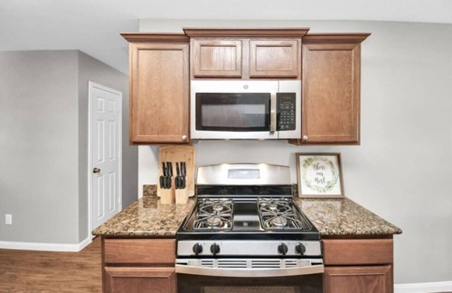 Iowa Colony House | $3500 Per/Mth, 4BRs, Gated Community