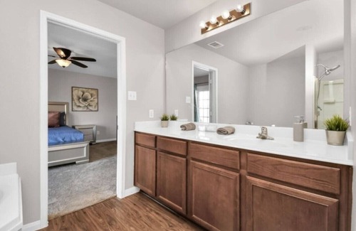 Iowa Colony House | $3500 Per/Mth, 4BRs, Gated Community