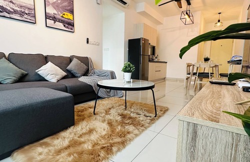 Taman Pertama Condo | 36 Family Suite 7 Pax 3 Rooms Velocity Mall IKEA Short Walk to MRT & LRT Maluri