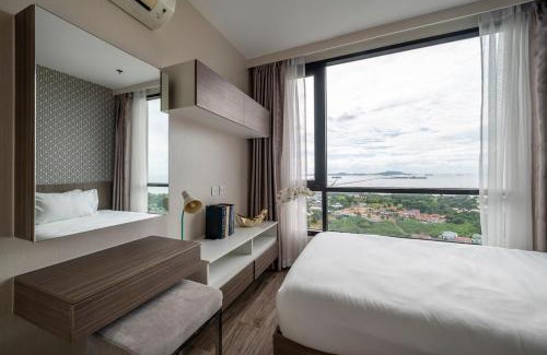 Tha Thaewawong Apartment | 360 Seaview 2BR 22F Sriracha Beach by น้องมังคุด