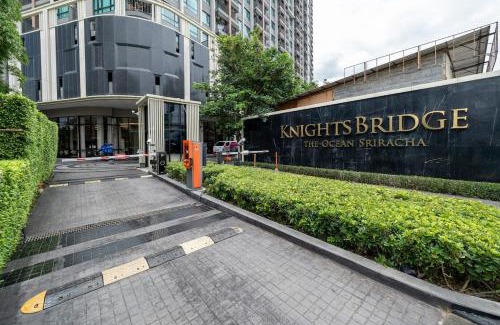 Tha Thaewawong Apartment | 360 Seaview 2BR 22F Sriracha Beach by น้องมังคุด